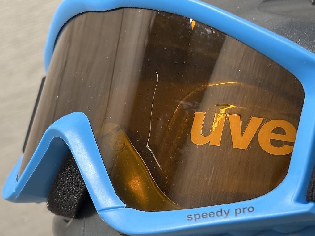 Helme: Kinder-Skihelm + Brille Uvex, Grösse 51-55 – Gebraucht aus Zürich von vir_6dgr 4
