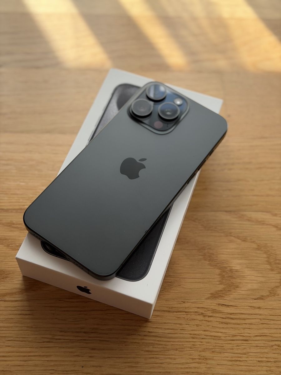 Apple Telefoni cellulari / Smartphones: Apple iPhone 15 Pro Max Space Black 256GB – Usato da Luzern venduto da file_maker 1