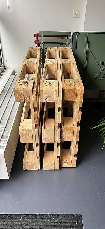 Pallets: 3 Palette en bois  – Usato da Lausanne venduto da litchi18 1