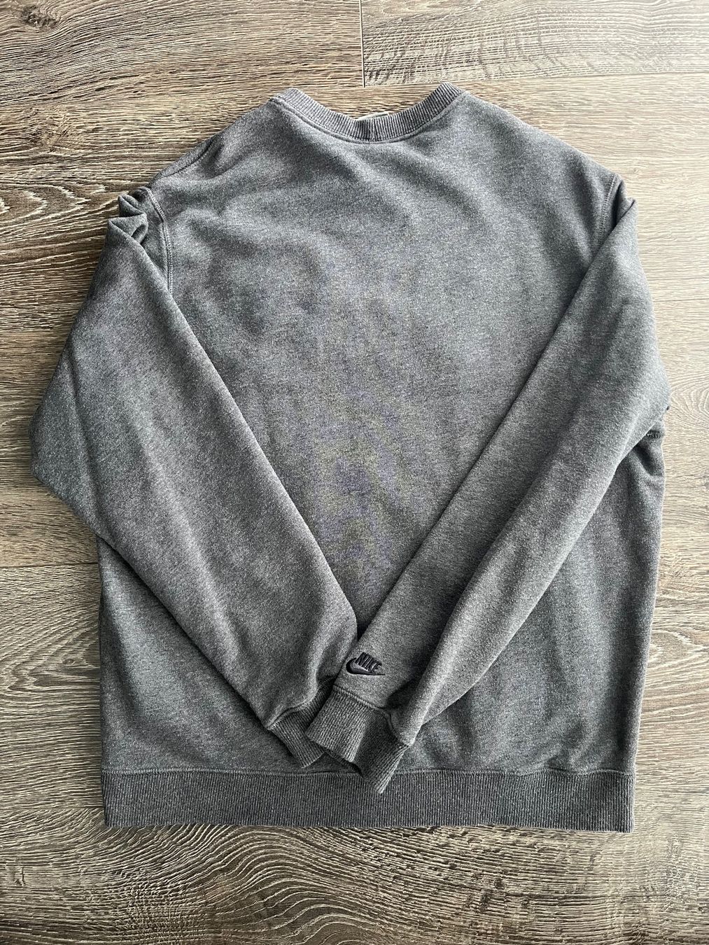 Nike Maglioni & Felpe: Nike Vintage Sweatshirt – Usato da Bülach venduto da eryo343 1
