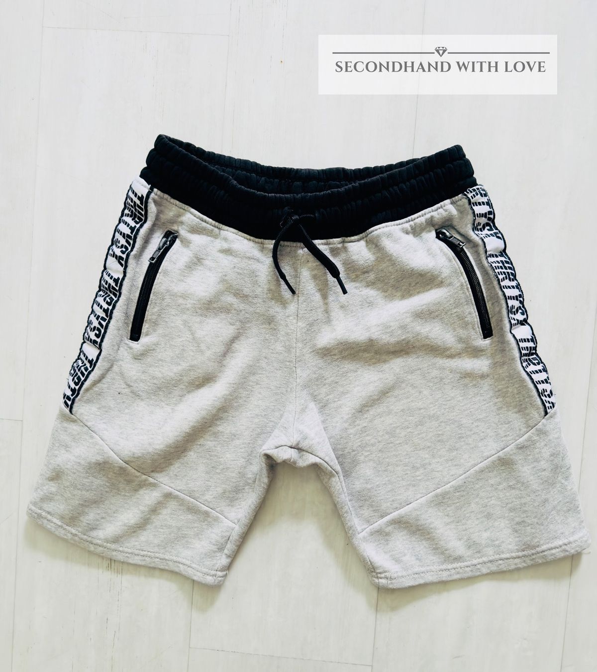 H&M Pantaloni: # BOY - Trainerhose Gr. 140 - H&M # – Usato da Bolligen venduto da secondhand-with-love