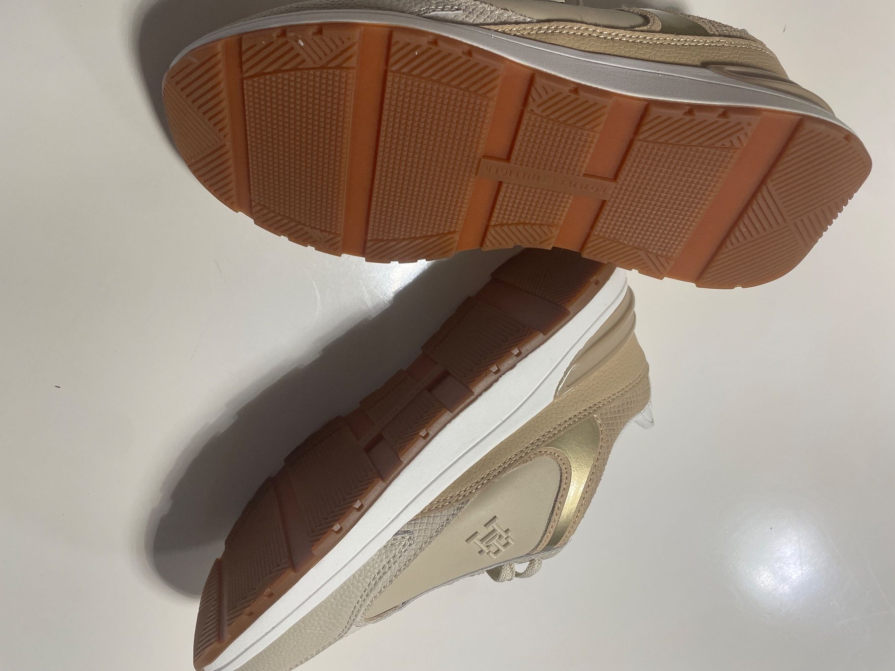 Tommy Hilfiger Scarpe da donna: Neue Tommy Hilfiger Schuhe Gr.40 – Nuovo e nell'imballaggio originale da Obfelden venduto da 3zwerge 1
