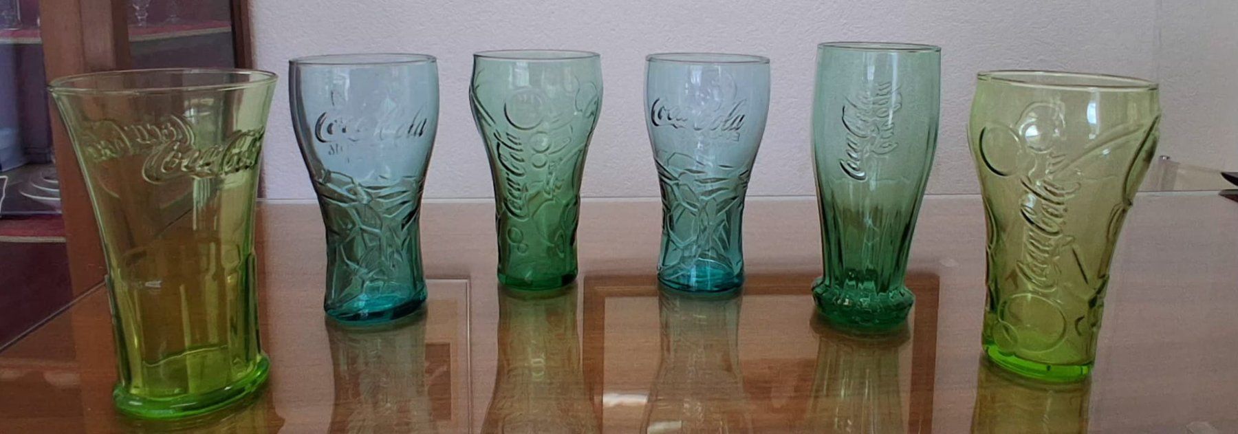 Coca-Cola Bicchieri: Coca-Cola Gläser Set 6 Stk, verschiedene Farben – Usato da Sonceboz-Sombeval venduto da ant_cd5j 2