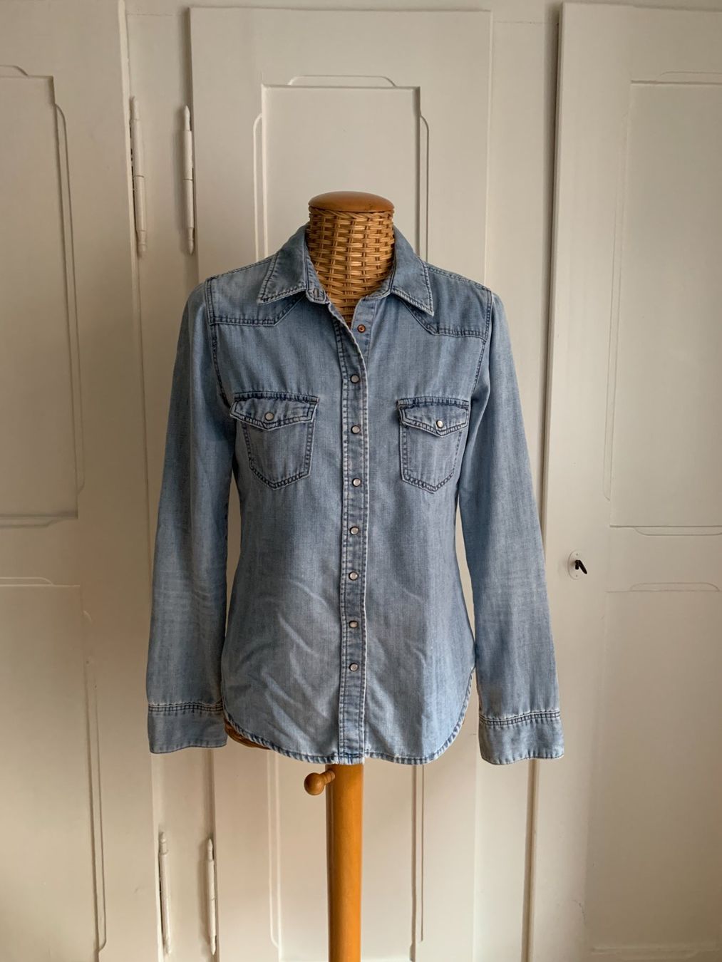 H&M Blusen: Jeansbluse hellblau - 36 – Gebraucht aus Zürich von Diazaio