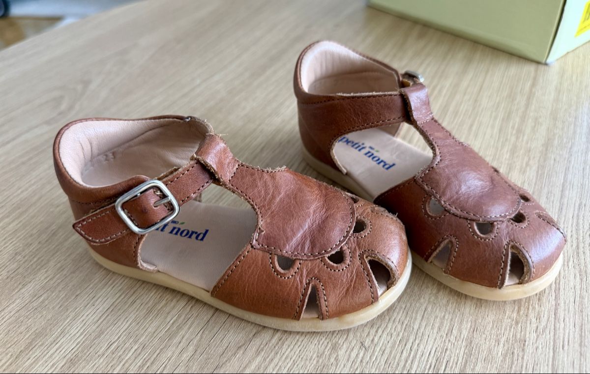 Scarpe per ragazzi: Petit Nord Leather Sandals, Size 23 – Usato da Engelburg venduto da Galena92