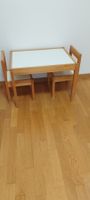 Kindertisch mit 2 Kinderstühlen