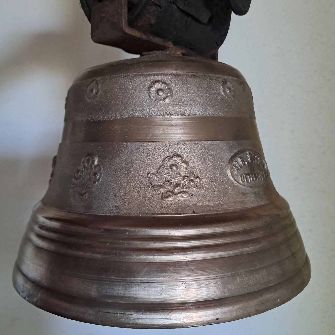 Glocken & Treicheln: ALTE  ALBERT GUSSET GLOCKE  – Gebraucht aus Murten von SHETHOF 5