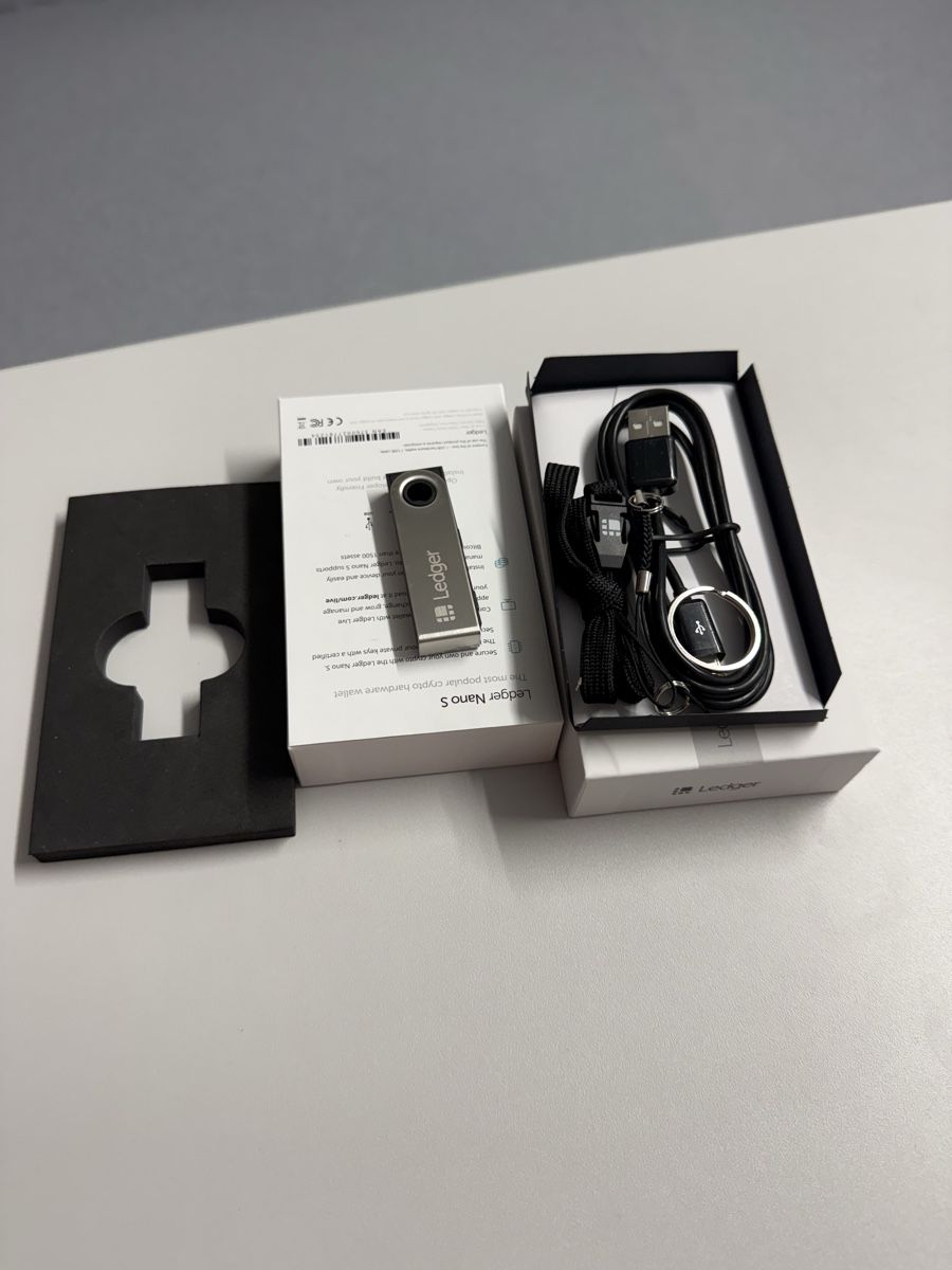 Chiavette USB: Ledger Nano S Kryptowährungs Hardware Wallet neuwertig – Nuovo e nell'imballaggio originale da Cham venduto da inf_fnd5 4