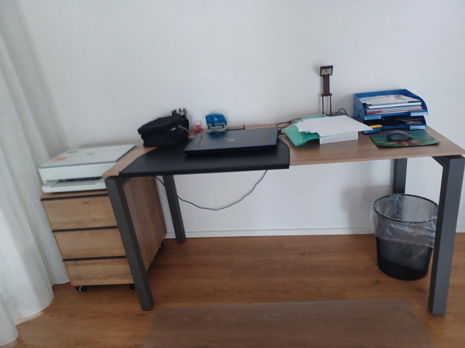 Schreibtische: Bürotisch und Beistellmöbel mit Schubladen – Gebraucht aus Kleindöttingen von Jassegge