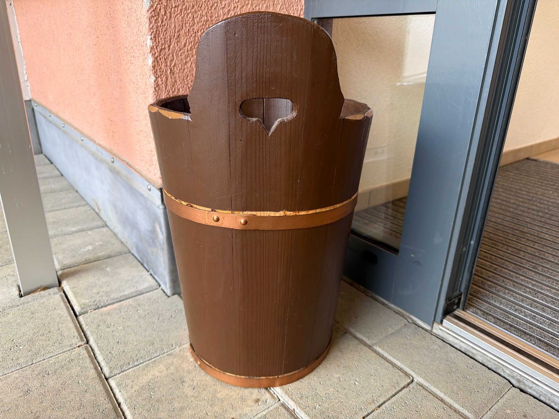 Tutte le decorazioni: Rustikaler Holzeimer/Schirmständer dekorativ bemalt – Usato da Bülach venduto da Jackybabue 2