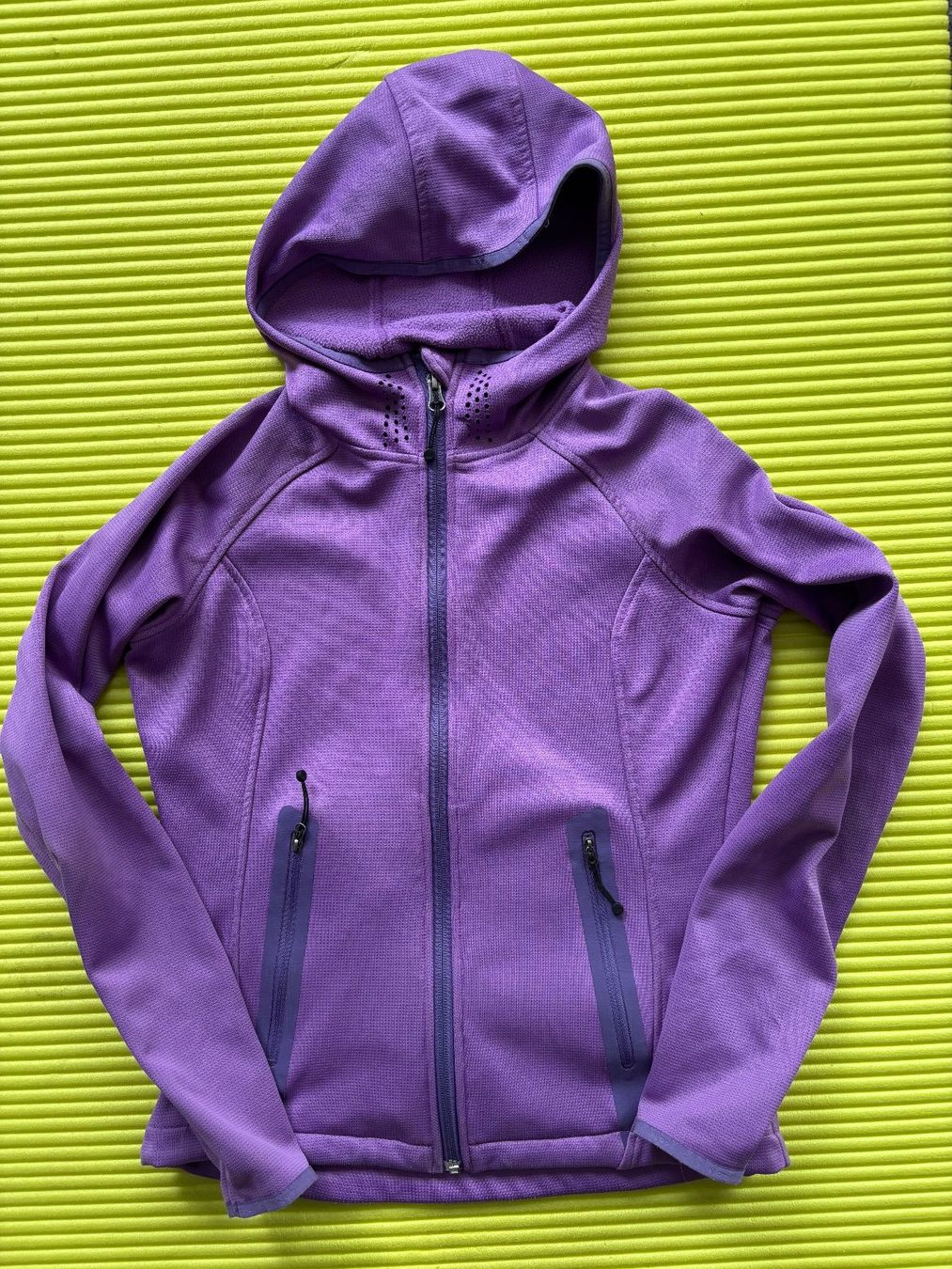 46 Nord Giacche: 46 Nord Hoodie Jacke – Usato da Stallikon venduto da Rsiri