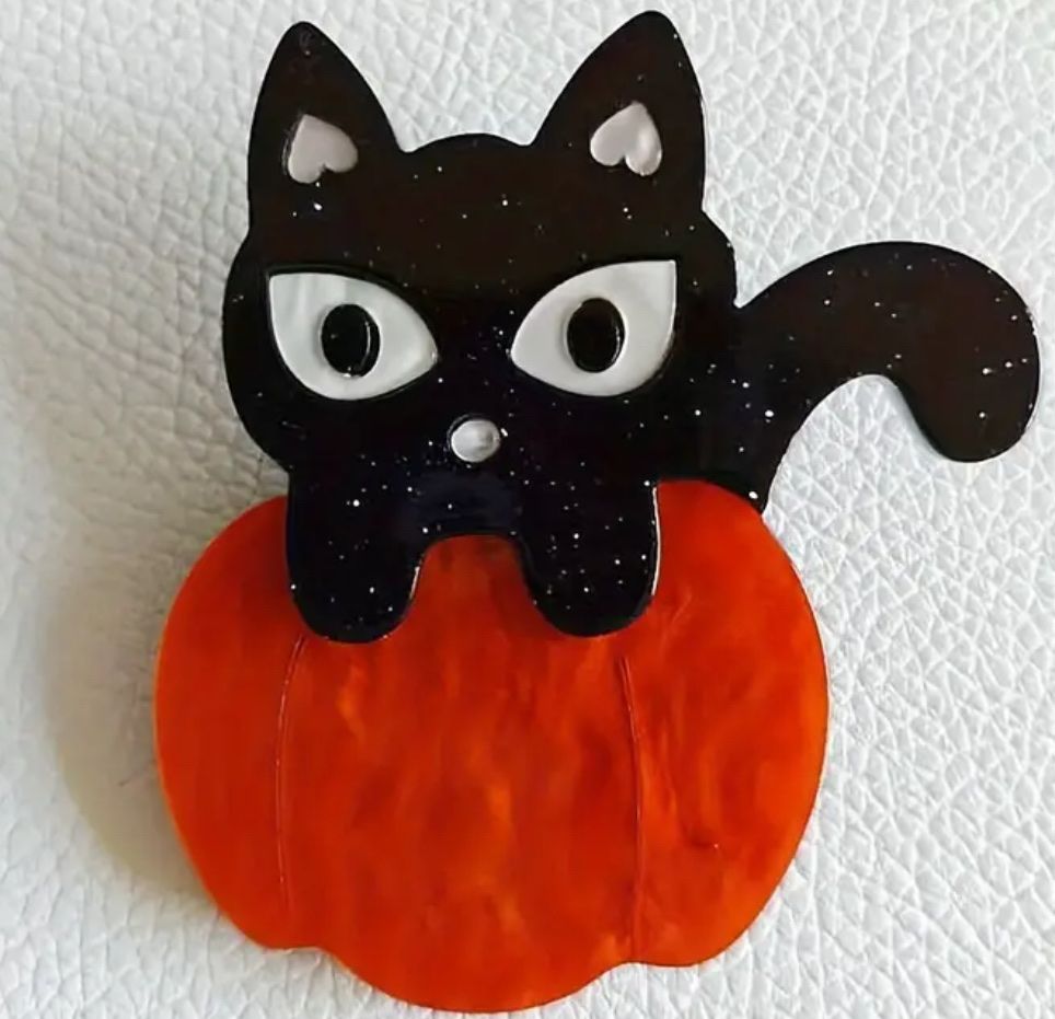 Spille & Fermagli: Brosche Katze mit Kürbis – Nuovo e nell'imballaggio originale da Gams venduto da Mariawicca