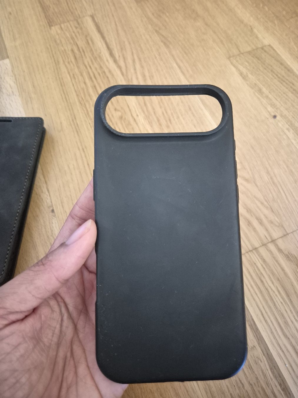 Apple Cover & Protezioni schermo: Zwei iPhone Air Hüllen  – Nuovo (secondo la descrizione) da Zürich venduto da mau_j25q 1