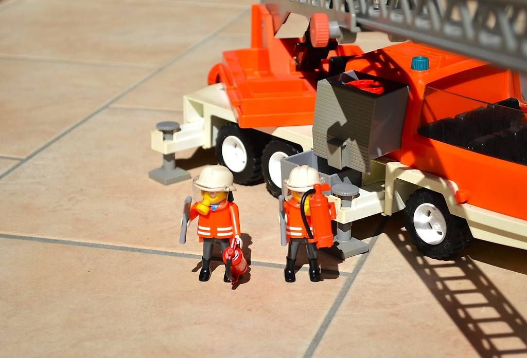 Playmobil Giocattoli: Playmobil Feuerwehrauto Gross – Usato da Wolhusen venduto da Donbrain 4