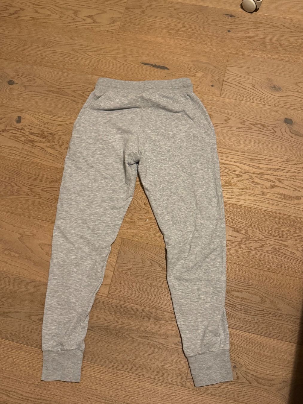 Pantaloni: Graue bequeme jugendlicheTrainingshose Grösse 164 – Usato da Uster venduto da Pboller 1