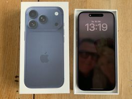 Apple iPhone 17 Pro 256GB Deep Blue mit Zubehör 