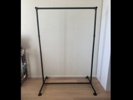 Kleiderständer aus Stahlrohr – Industrial / Loft Style