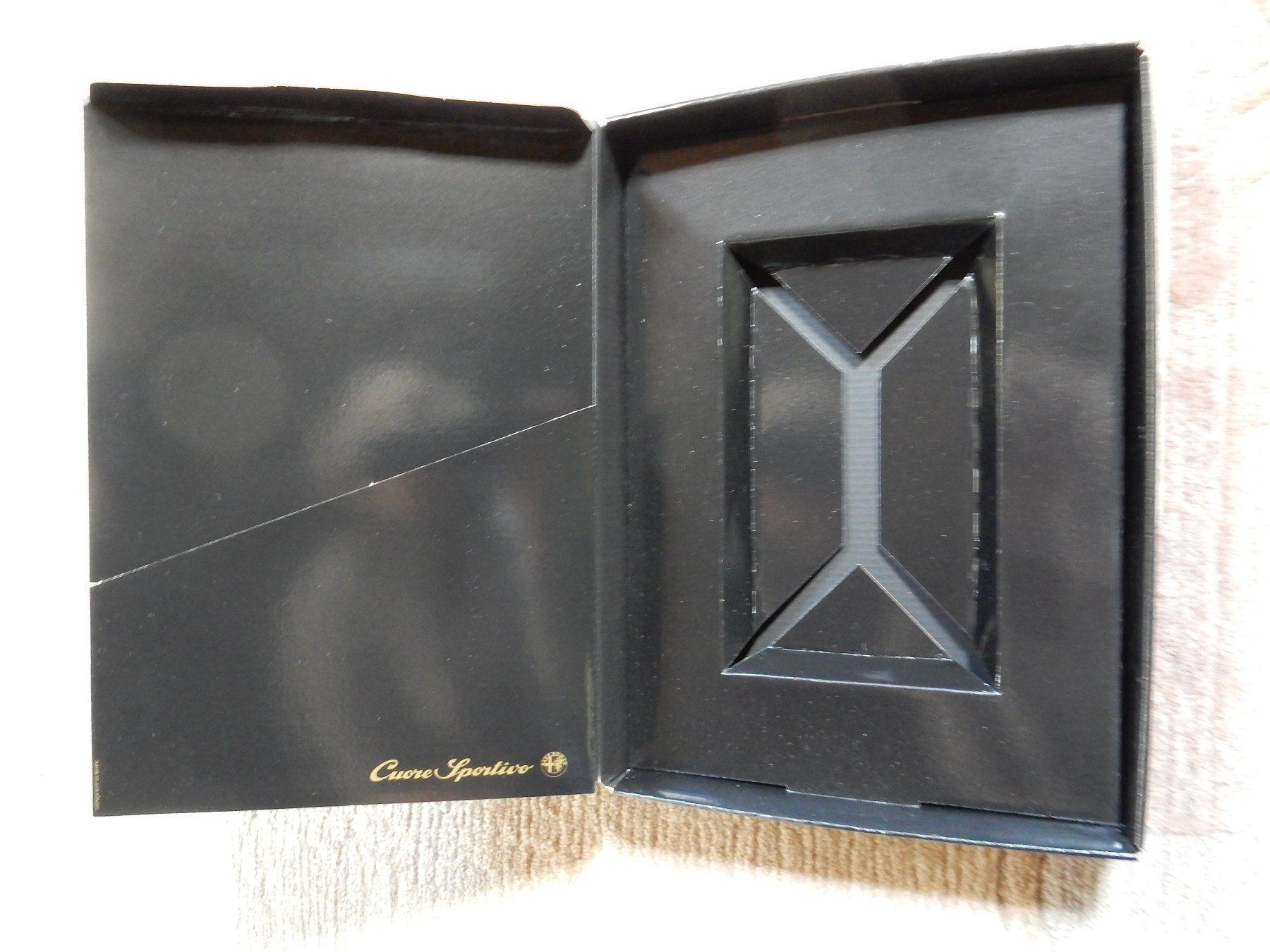Altro in Decorazioni & Accessori: Geschenkbox Werbebox Alfa Romeo Schachtel Box Auto – Usato da Jona venduto da JOberg_25 1