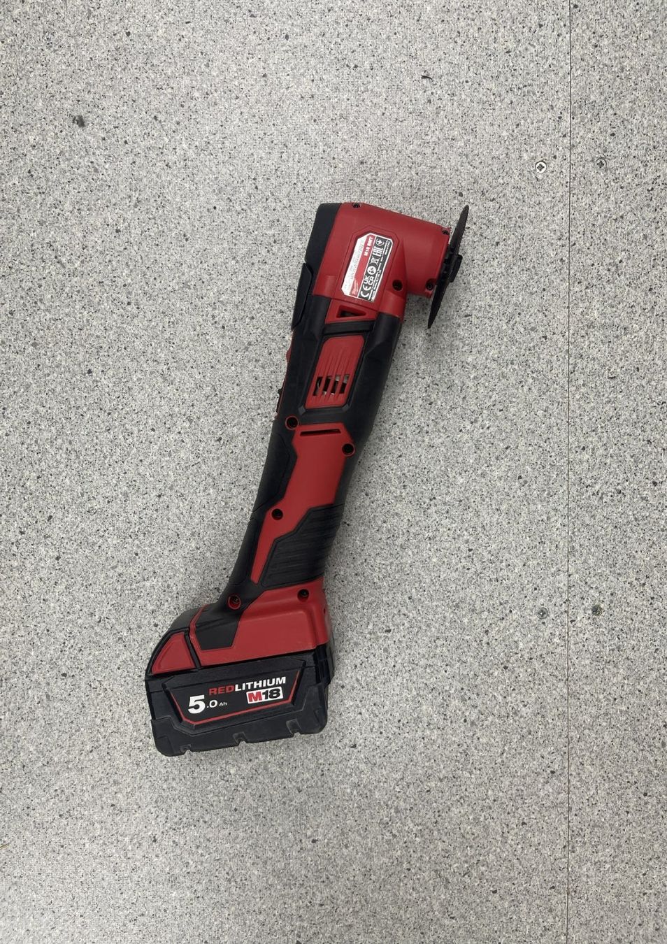 Milwaukee Tutti gli attrezzi: Milwaukee Multitool M18 BMT inkl. 5.0 Ah Akku – Usato da Degersheim venduto da BA_Degersheim