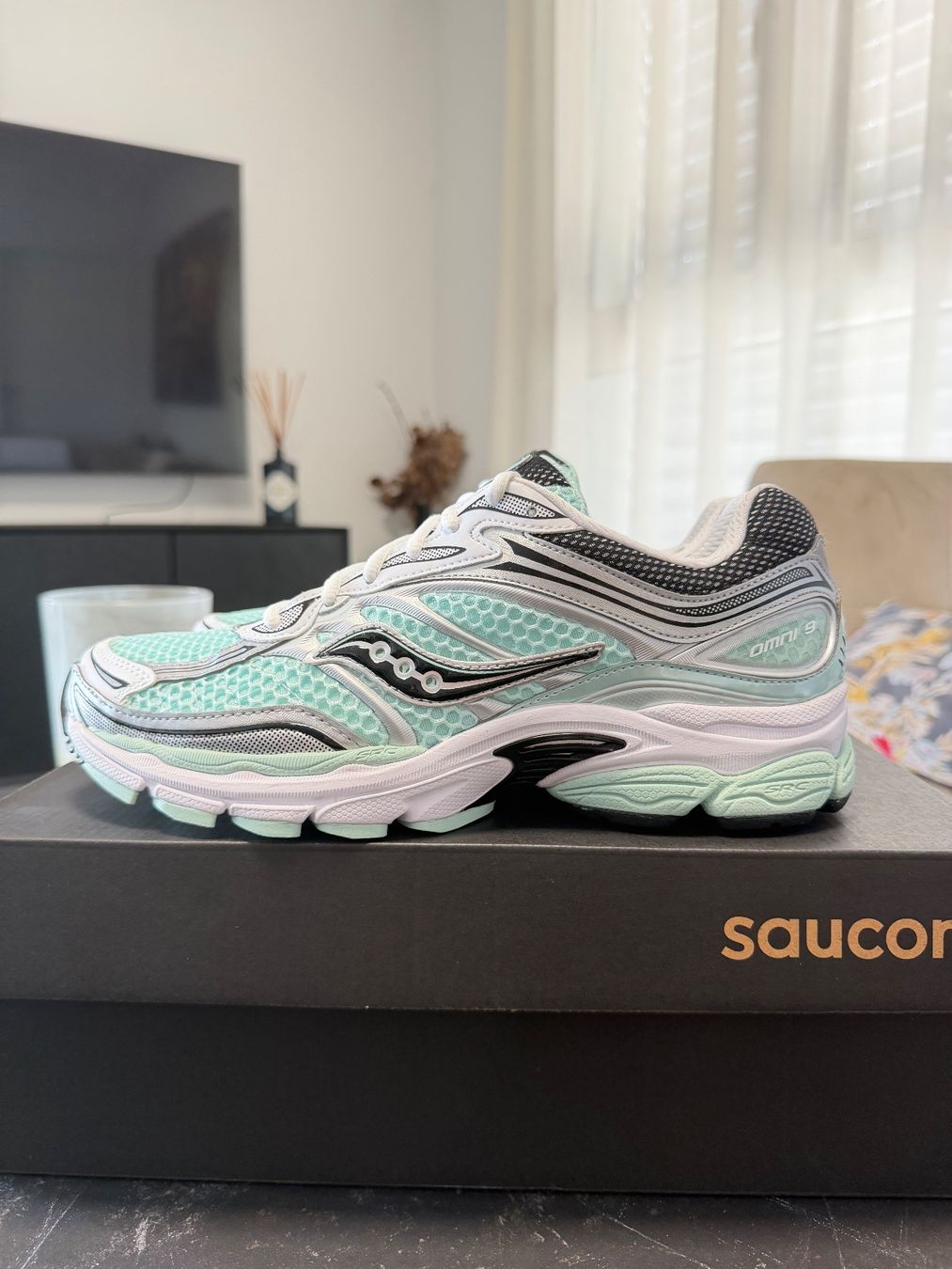 Saucony Scarpe da uomo: Saucony ProGrid Omni 9 Teal Metallic Silver – Nuovo e nell'imballaggio originale da Yverdon-les-Bains venduto da ioustock 1