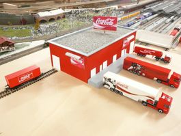 H0 COCA COLA FABRIK EIGENBAU 35x23x10 cm MIT DREHSCHILD (A)