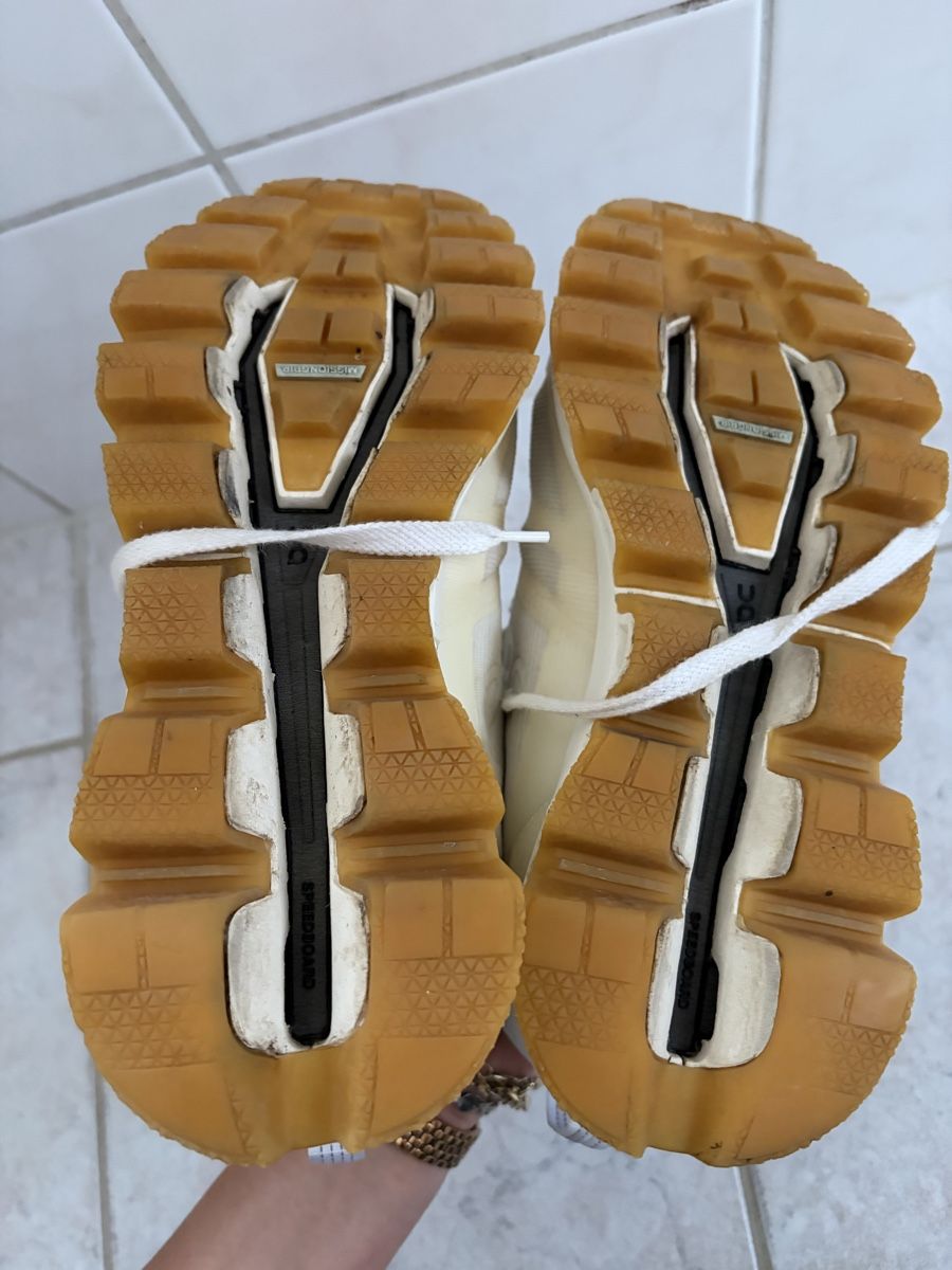 On Chaussures femmes: On Cloud Hi Waterproof Swiss Edition Wanderschuhe Gr.40 – D'occasion à Sevelen par gsandax 6