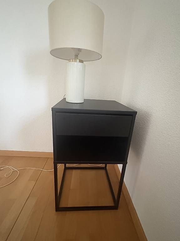 Ikea Comodini: IKEA VIKHAMMER Nachttisch – Usato da Dottikon venduto da michelle.s_