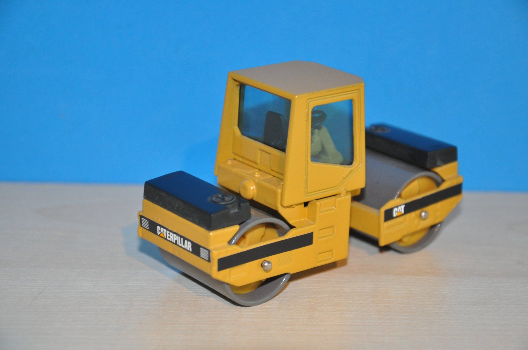 Caterpillar Kit di modellismo & Modellini statici: CAT CB 534 Tandemwalze – Usato da Mitlödi venduto da worker04 2
