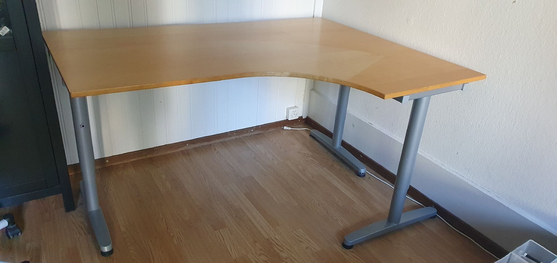 Ikea Scrivanie: Schreibtisch IKEA gallant – Usato da Bern venduto da JimKnopf95
