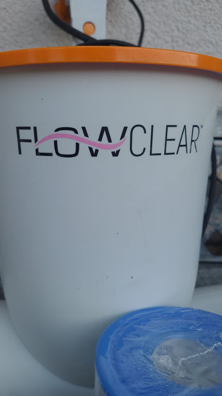 Accessori per Piscine: Flowclear Poolfilterpumpe% Einhängeskimmer mit Zubehör – Usato da Hölstein venduto da Volleyfreaks 2