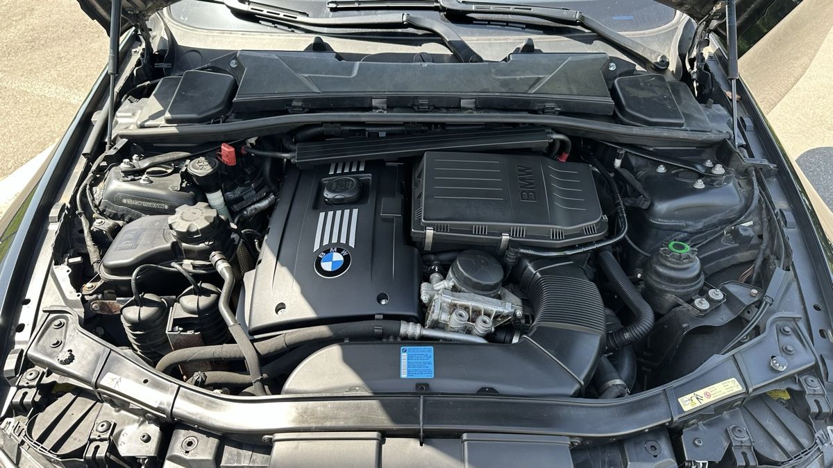 BMW Autos: BMW 335 xi E92 WENIG KM – Gebraucht aus Morschach von Alax07 6