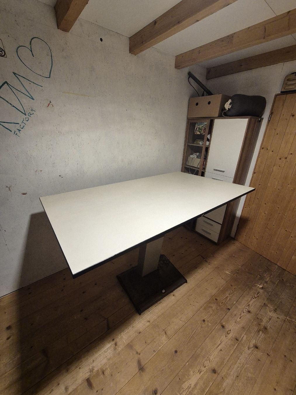 Scrivanie: Schreibtisch höhenverstellbar – Usato da Felsberg venduto da HWSDesign