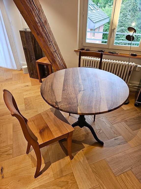Tavoli: Antiker Nussbaumtisch – Usato da Brienz BE venduto da dabene