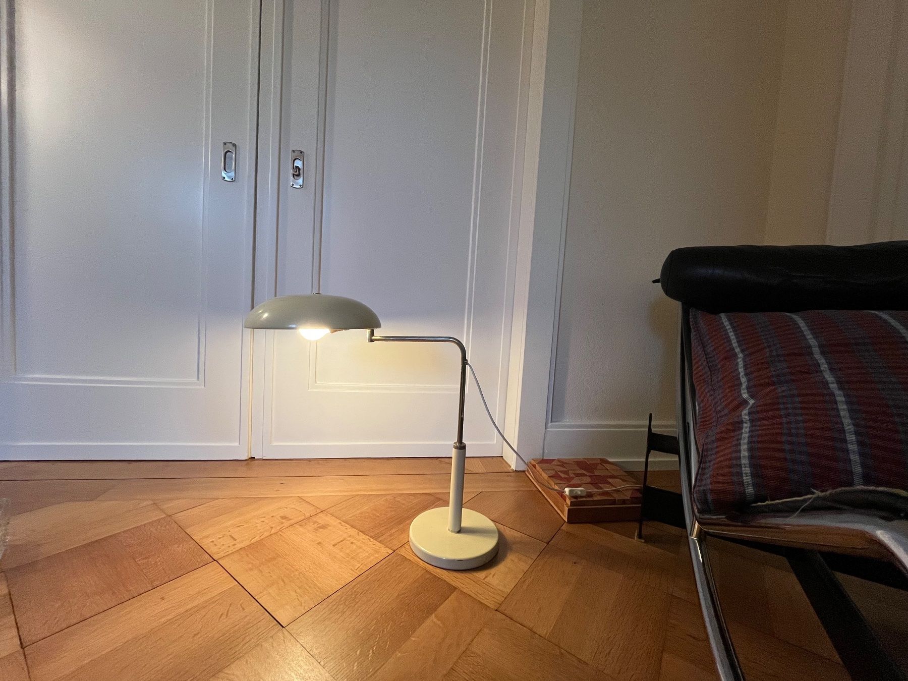 Amba Lampade: AMBA Bauhaus Tischlampe Quick 1500 beige – Usato da Zürich venduto da StudioCardin 6