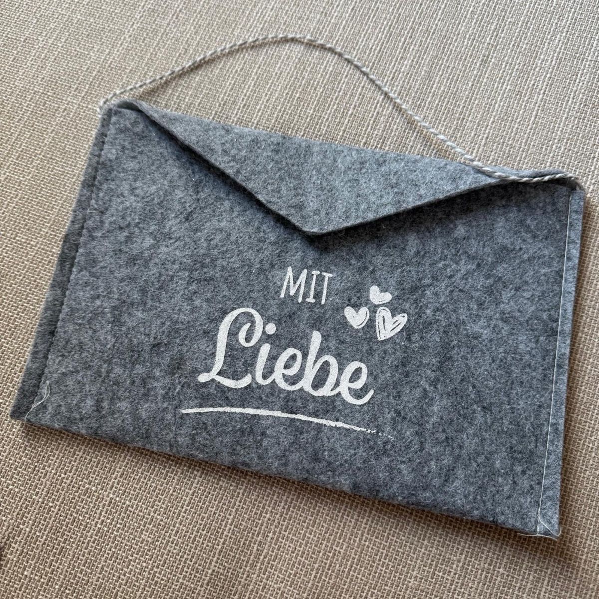 Tutte le decorazioni: "MIT LIEBE" WEDDING FELT ENVELOPE – Usato da Zürich venduto da M4xi_13