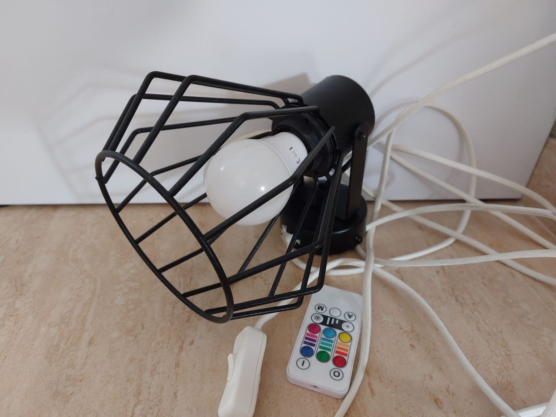 Lampade: Lampe industrielle cage noire LED RGB avec télécommande – Usato da Mont-sur-Lausanne venduto da ane_pgq6