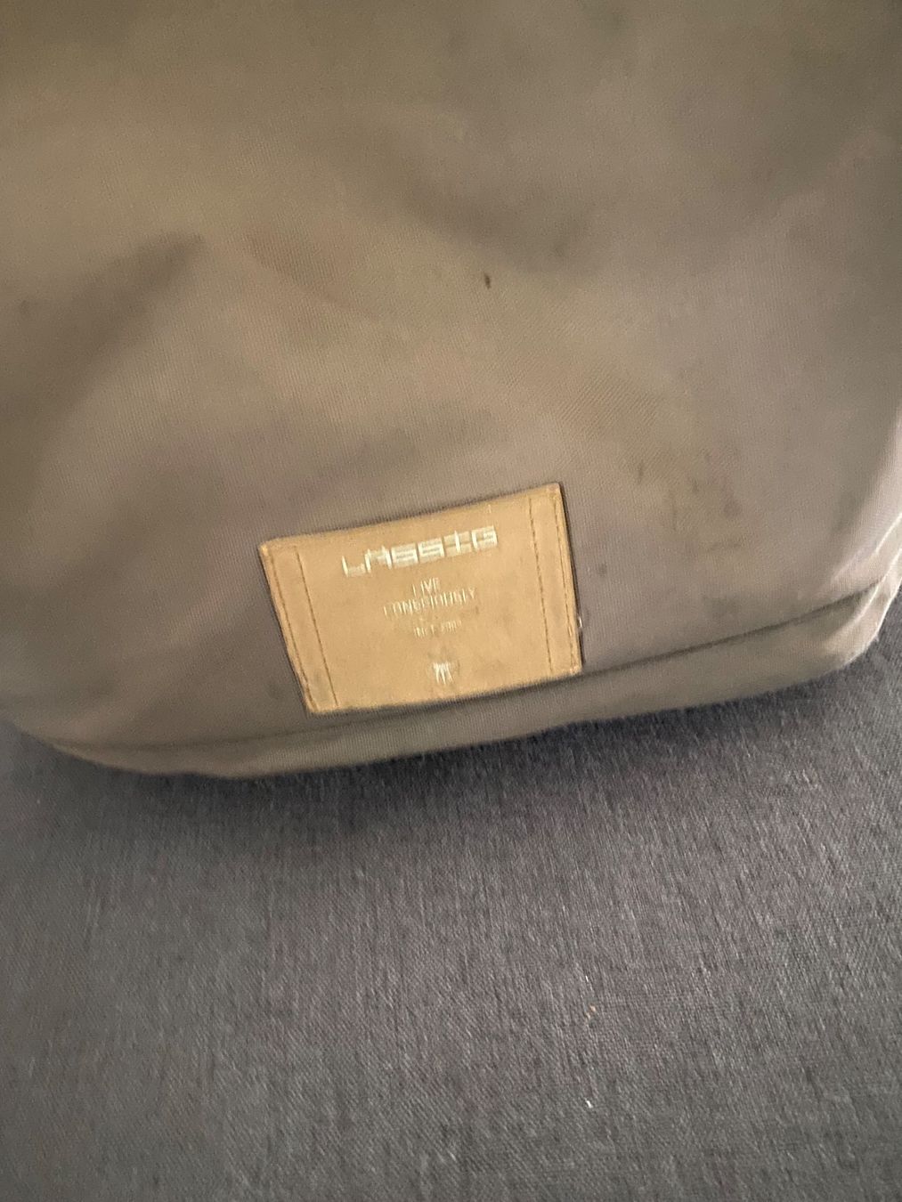Lässig Zaini: Lässig Rolltop (Wickelrucksack) grau – Usato da Allenwinden venduto da Obalu 1