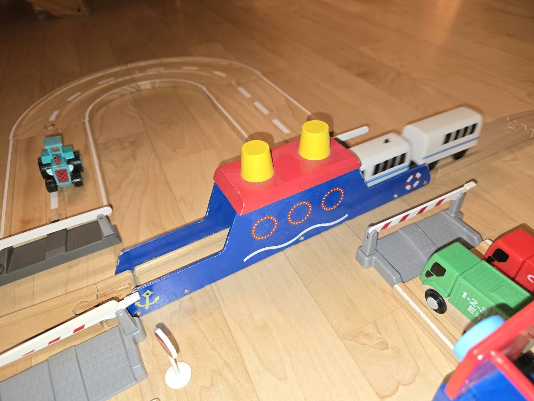 Spielzeuge:  Grosse Holzeisenbahn  – Gebraucht aus Gossau ZH von mfe_l8yr 5