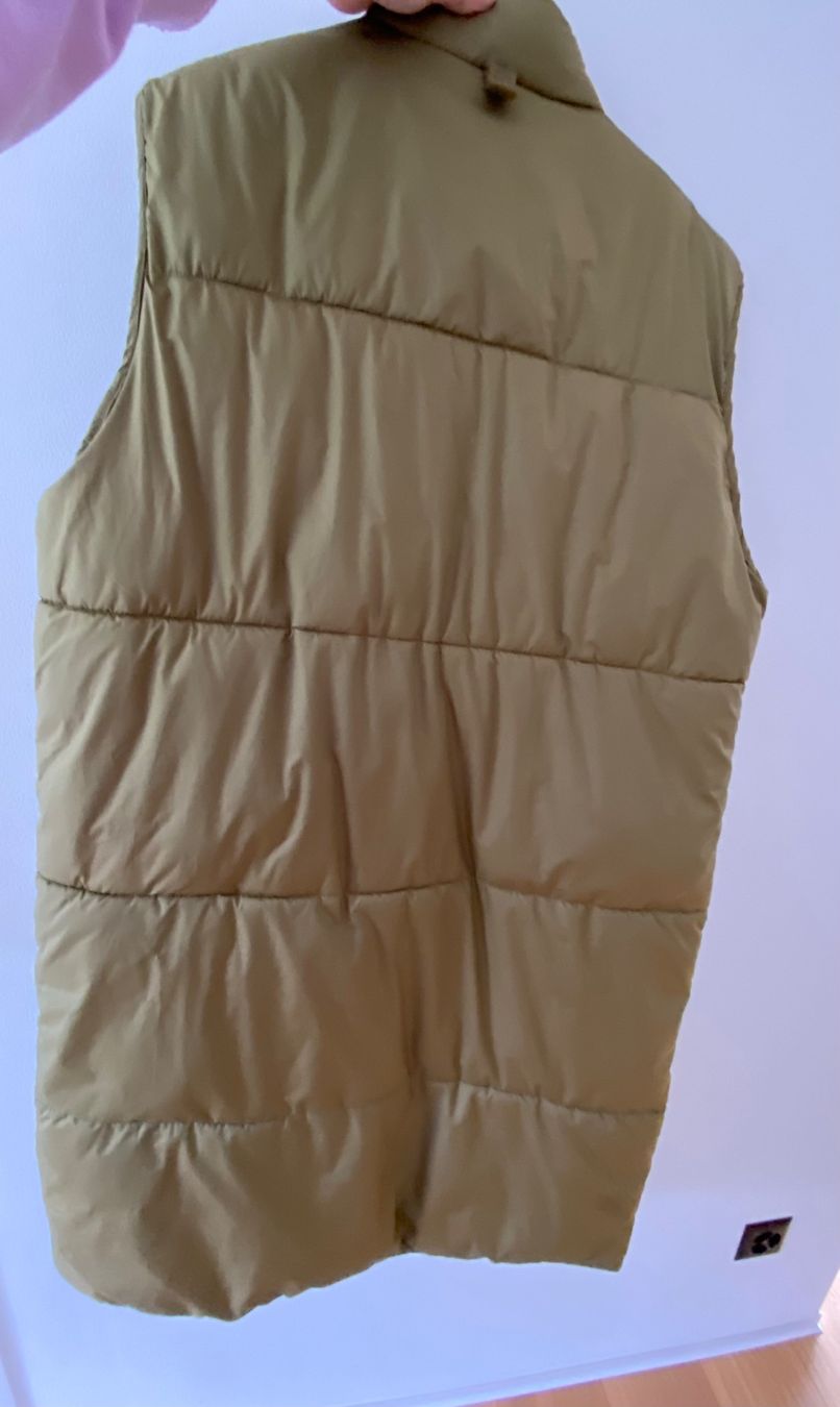 H&M Gilets & Westen: Langes, wattiertes Gilet – Gebraucht aus Brig von jch_rq8z 2