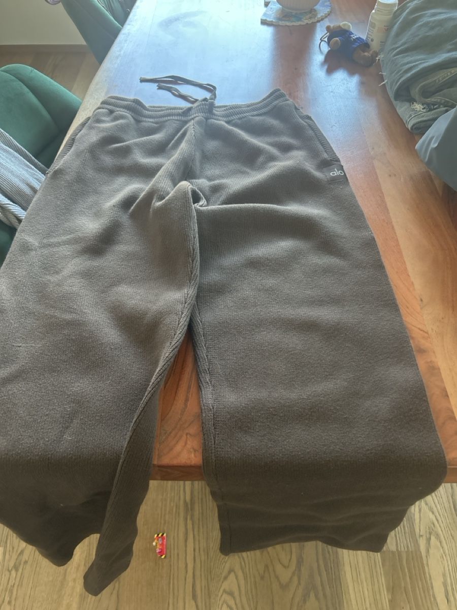 Alo Yoga Pantalons: Training originiale alo brun  – Neuf (Voir description) à Martigny par lau_8rgd