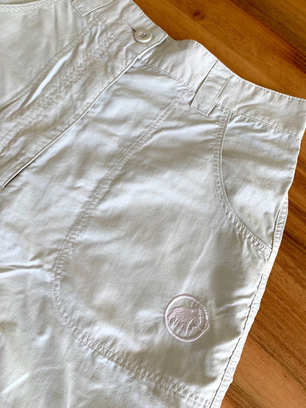 Mammut Pantaloni: MAMMUT 3/4tel Wanderhose hellbeige Grösse 34 – Usato da Meiringen venduto da Jackwashere 1