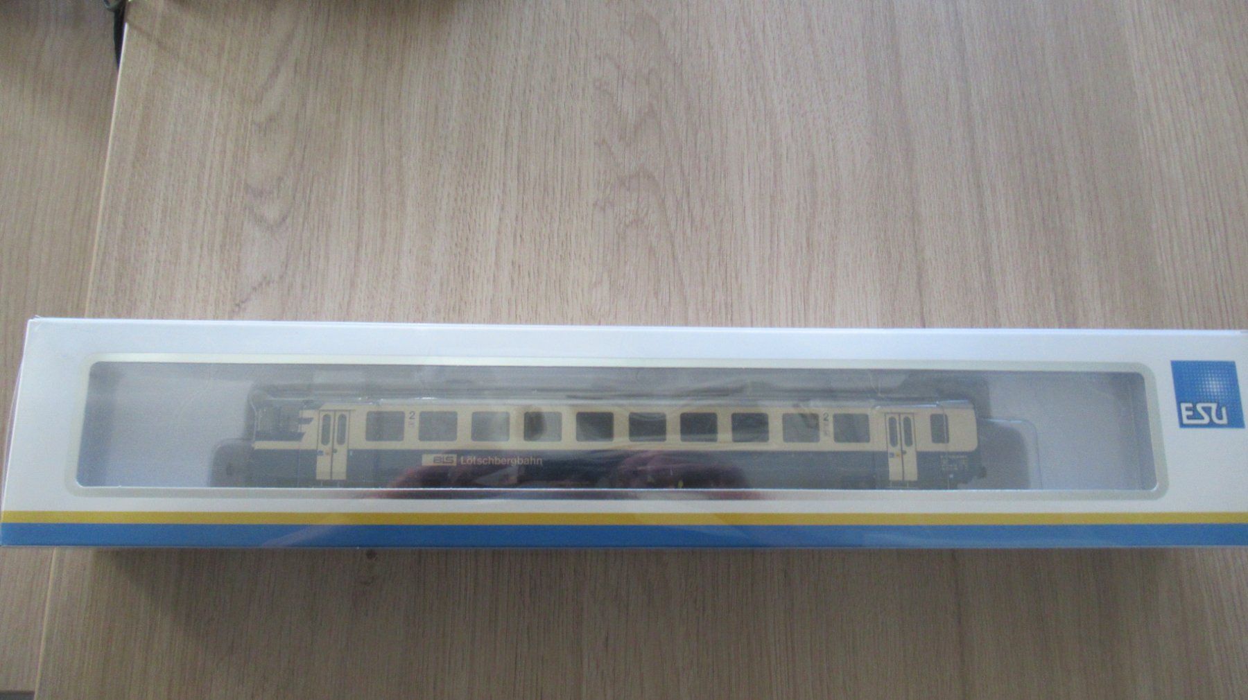 Esu Modellini di ferrovie: ESU Steuerwagen BLS 36652 – Nuovo e nell'imballaggio originale da Martigny venduto da nevada98