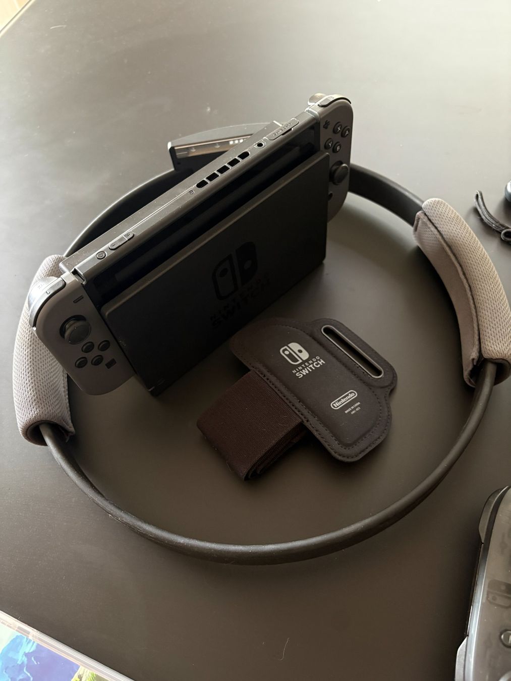 Nintendo Konsolen: Nintendo Switch Set + 4 Spiele + Pro Controller + Ring Fit – Gebraucht aus Steffisburg von Octabrain 3
