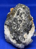 Mineralstufe mit Quarz & metallisch dunklen Kristallen 739g