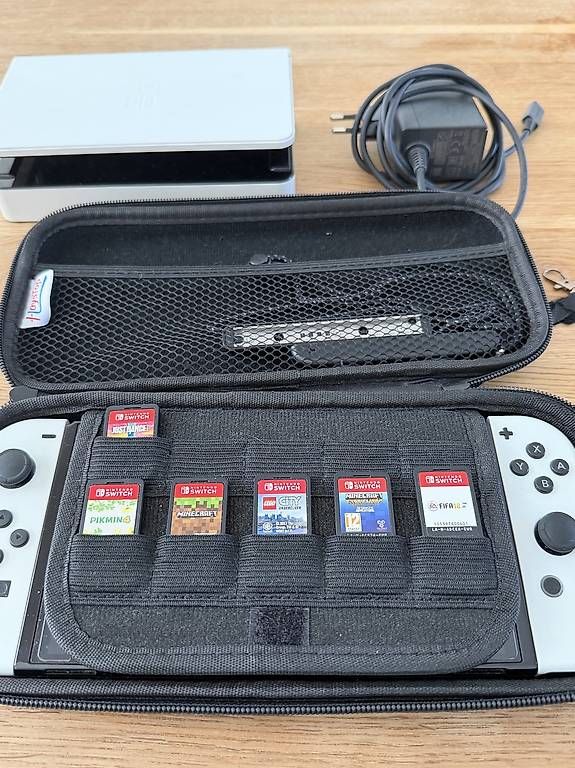 Consoles: Nintendo Switch OLED inkl. Zubehör – D'occasion à Birmensdorf ZH par FiKaVa 1