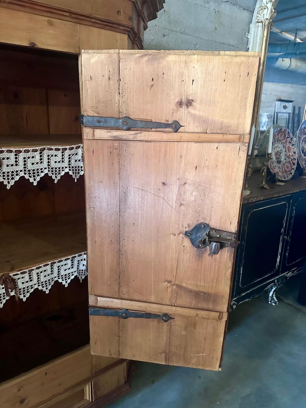 Armadi: Antiker Schrank restauriert – Usato da S. Antonino venduto da Swissbutler 8