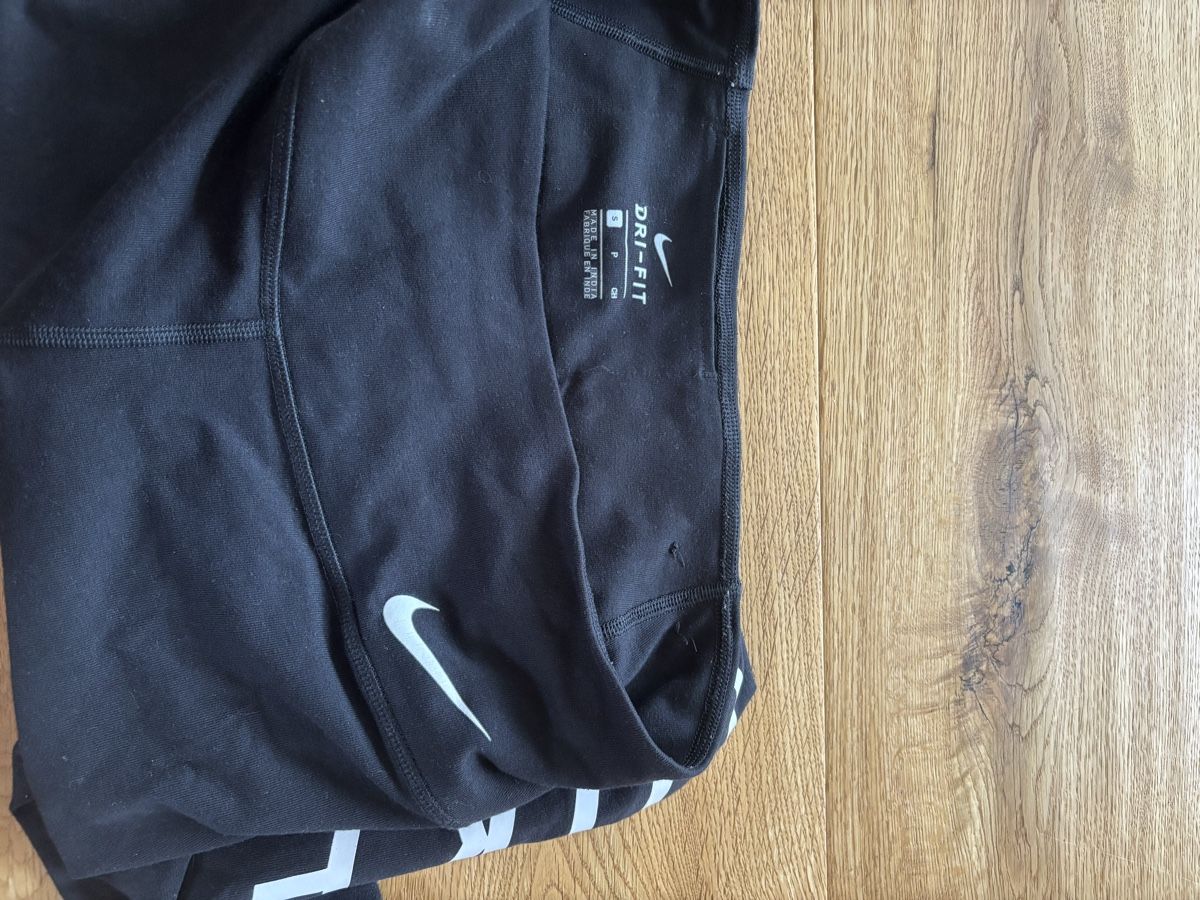 Nike Leggings: Nike Leggis Damen mit Neon Details – Usato da Flums Hochwiese venduto da sluechi 2