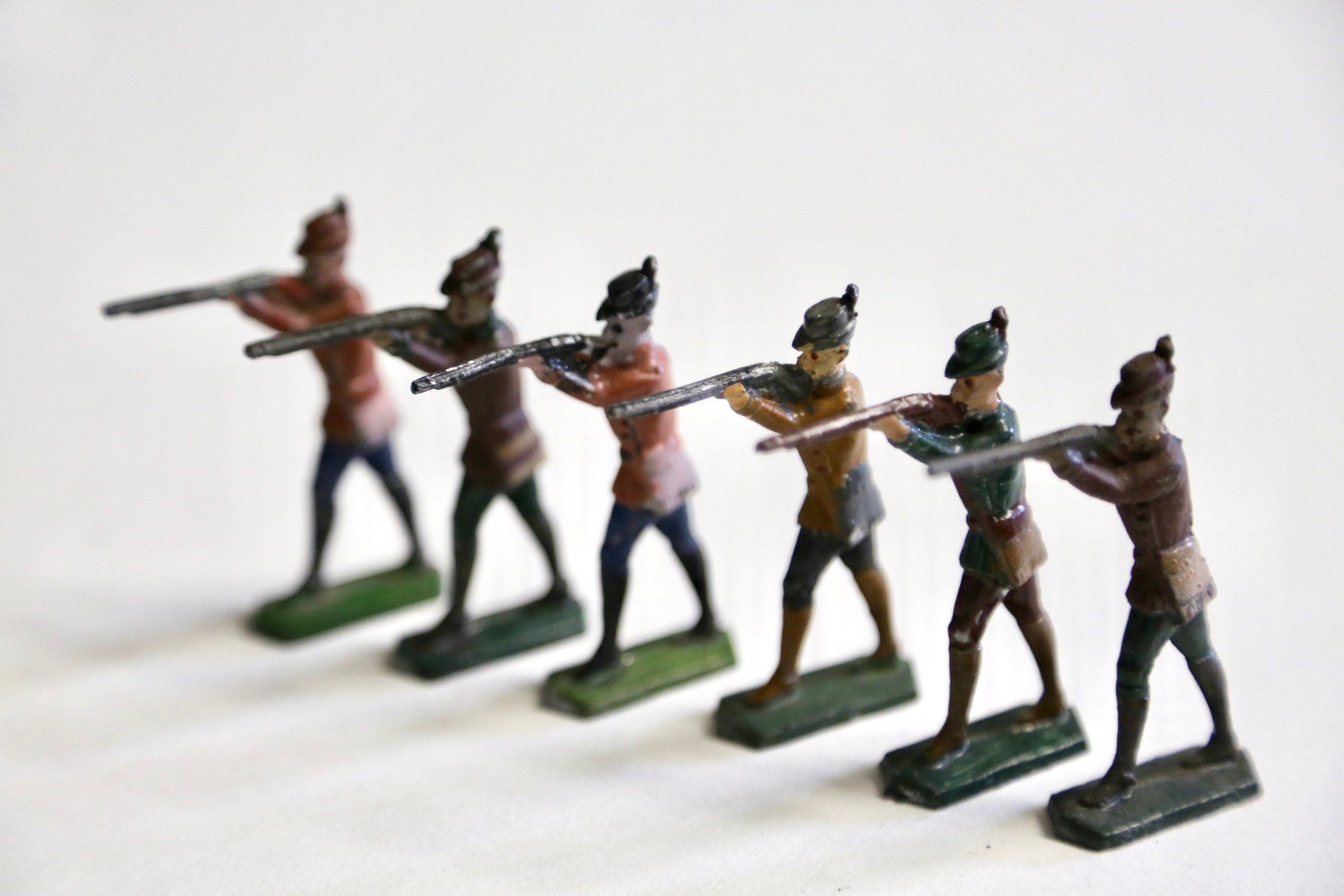 Statuette: Soldaten Figuren mit Gewehr – Usato da Reinach BL venduto da Han-Numismatik