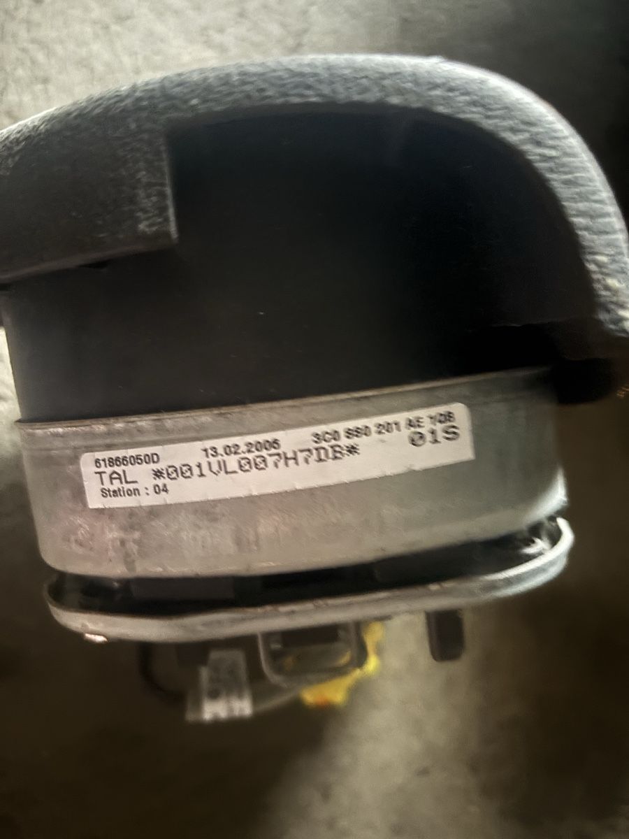 VW Tutti pezzi di ricambio auto: VW Passat Airbag Lenkrad – Usato da Grosswangen venduto da ASH1995