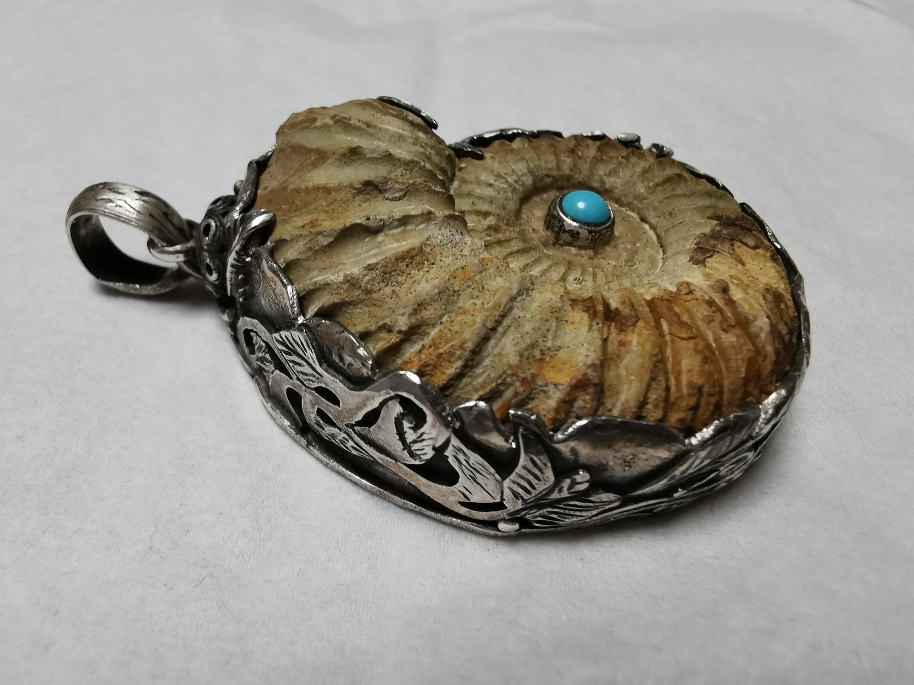 Pendentifs: Ammonite Fossil Anhänger mit Opal – Neuf avec emballage d'origine à Hinwil par Kampfhamster76 1